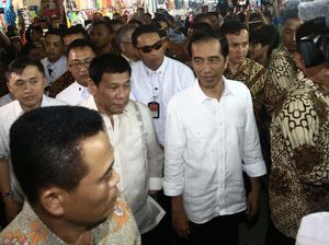 Jokowi dan Duterte Blusukan di Tanah Abang