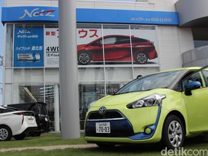 Melihat Diler Terbesar Toyota di Sendai Jepang Melihat Diler Terbesar Toyota di Sendai Jepang