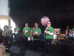 Kampanye Antikorupsi, Pimpinan KPK dan Dirut KAI Ngamen di Stasiun Bandung