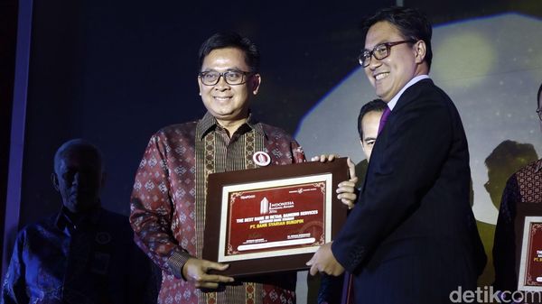 Penghargaan The Best Bank in Retail Banking Service