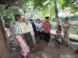 Dengar Nasib Pak Anda Eks Tukang Kebun Gedung Sate, Ridwan Kamil Bantu Beri Kontrakan