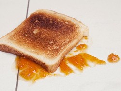 Belum 5 Menit! Apakah Makanan yang Baru Jatuh Aman Dimakan?