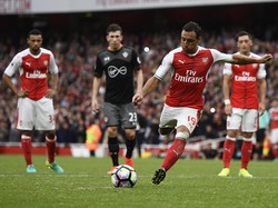 Penalti Cazorla di Injury Time Menangkan Arsenal atas Southampton
