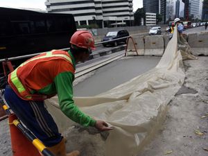 Perbaikan Jalur Lambat Jalan Sudirman