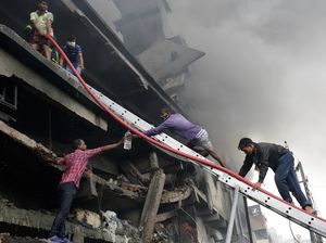 Pabrik Bangladesh Dilanda Kebakaran Hebat, 21 Orang Tewas