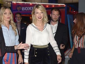 Taylor Swift Pertama Kalinya Nyanyikan Lagu Calvin Harris