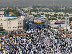 Minyak Murah, Akankah Musim Haji Membantu Pemasukan Arab Saudi?
