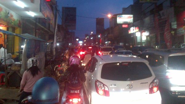 Lalin ke Sejumlah Tempat Wisata di Bandung Macet!