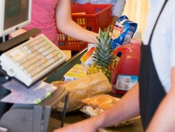 Dengar Musik House Hingga Belanja Malam, 6 Tips Hemat ke Supermarket