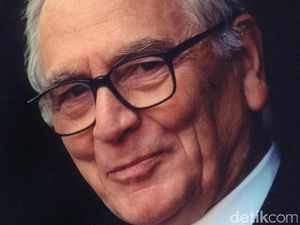 Mengejutkannya Merek Pierre Cardin Jadi Milik Orang Jakarta