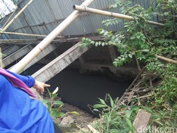 Limbah Kurban di Masjid Al-Makmur Cikini Dibuang ke Kali Ciliwung