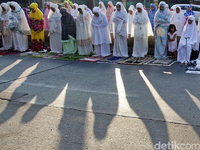 Umat Islam Salat Idul Adha