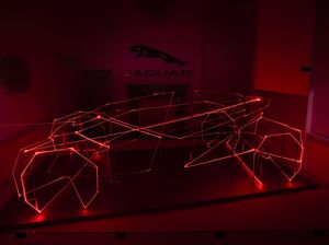 Tim Desain Jaguar Ciptakan Karya Seni 3 Dimensi Pakai Cahaya Laser