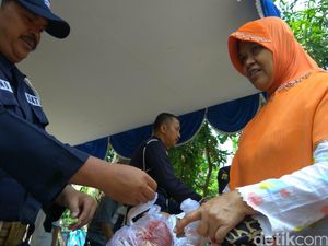 Benarkah Kresek Hitam Lebih Berbahaya dari Kresek Warna Lainnya? Benarkah Kresek Hitam Lebih Berbahaya dari Kresek Warna Lainnya?