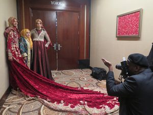 Kembali Tampil di Couture Fashion Week NY, Karya Anniesa Hasibuan Jadi Sorotan Kembali Tampil di Couture Fashion Week NY, Karya Anniesa Hasibuan Jadi Sorotan