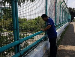 Pakai Baju Koko dan Sarung, Pria yang Lompat di Tol Meruya Diduga Bunuh Diri