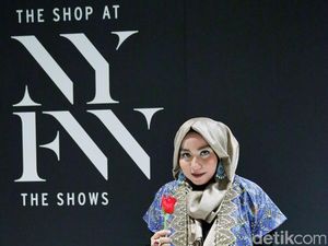 Anniesa Hasibuan Belajar Tampil Syari dengan Rilis Outerwear & Hoodie Instan