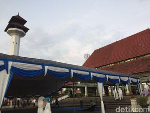 Jelang Kedatangan Jokowi, Pengamanan Masjid Agung Serang Diperketat