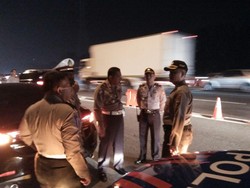 Tol Cikampek Arah Jakarta Padat, Polres Karawang Buka Tutup Rest Area