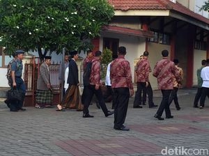 Didampingi Iriana, Jokowi Salat Idul Adha di Masjid Agung Serang