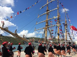 Sandar di Lombok, KRI Dewaruci Bawa Taruna AL Se-ASEAN Bantu Promosikan Wisata