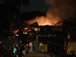 Api yang Bakar Pabrik Garmen di Cibodas, Tangerang Makin Membesar