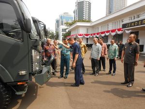 Isuzu Sumbang 3 Kendaraan ke Kementerian Pertahanan