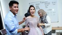 Yuk, Intip Ryana Dea dan Puadin Redi Fitting Baju!