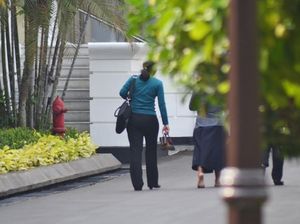 Saat Menteri Susi Nyeker di Istana Usai Rapat dengan Presiden Jokowi Saat Menteri Susi Nyeker di Istana Usai Rapat dengan Presiden Jokowi