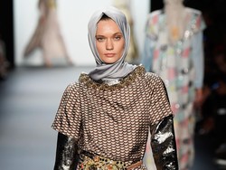 Fashion Show Anniesa Hasibuan di NYFW 2017 Mendapat Standing Applause