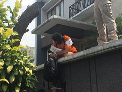 Prarekonstruksi di Rumah PI, AJS Peragakan Curhat dan Menangis di Depan Korban