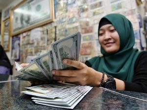 Dolar AS September Tahun Lalu Rp 14.700, Sekarang Rp 12.900