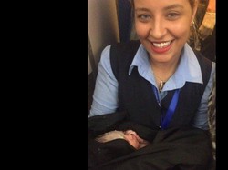 Lahir di Pesawat, Bayi di Libya Dihadiahi Terbang Gratis Seumur Hidup