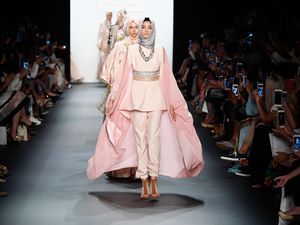 Foto: Pesona Rancangan Anniesa Hasibuan di NYFW 2017
