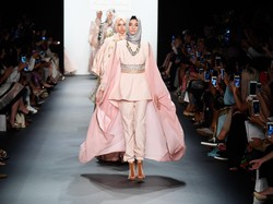Fashion Show Anniesa Hasibuan di NYFW 2016 Dipuji Blogger Internasional