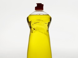 Tips Aneh dari Hairtsylist di NYFW: Keramas Pakai Sabun Cuci Piring