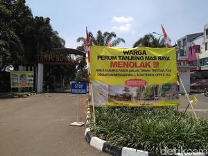 Warga Komplek Elite Tanjung Mas Raya Pasang Spanduk Tolak Pembangunan Mal