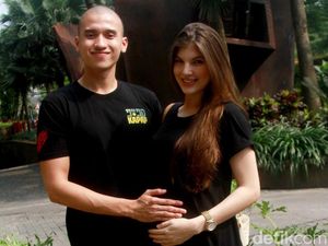 Happy Family! Muhammad Fardhan dan Istri Sumringah Banget