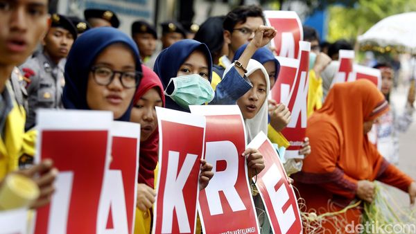 Puluhan Mahasiswa Demo Tolak Reklamasi Teluk Jakarta