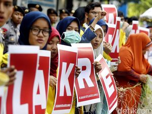 Puluhan Mahasiswa Demo Tolak Reklamasi Teluk Jakarta