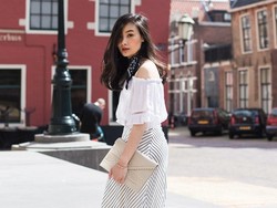 Lilit Scarf di Leher, Tren Fashionista yang Patut Dicoba Musim Ini