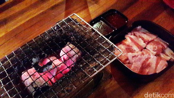 Serunya Memanggang Sendiri Short Ribs Tipis di Warung A la Yatai