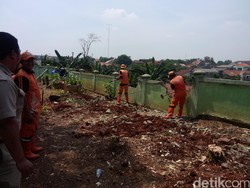 Cegah Longsor, Tembok Hutan Kota di Pondok Labu Dibongkar