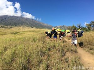 255 Pendaki Dievakuasi dari Rinjani, 150 di Antaranya WNA