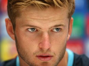 Teken Kontrak Jangka Panjang, Dier Mau Terus Tumbuh Bareng Spurs