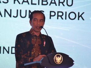 Jokowi Tegur Keras Pengelola Pelabuhan Tanjung Perak dan Belawan Jokowi Tegur Keras Pengelola Pelabuhan Tanjung Perak dan Belawan