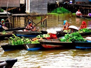 Wayang Ajen Serukan Go Digital di Festival Pasar Terapung Banjarmasin