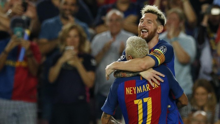 Football Soccer - FC Barcelona v Celtic - UEFA Champions League Group Stage - Group C - The Nou Camp, Barcelona, Spain - 13/9/16
Barcelonas Lionel Messi celebrates scoring their second goal with Neymar 
Reuters / Albert Gea
Livepic
EDITORIAL USE ONLY.