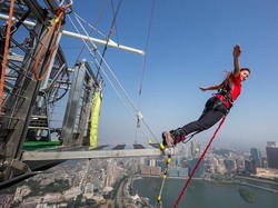 Bungee Jumping Tertinggi di Dunia & 4 Kegiatan Ekstrem di Macau Tower
