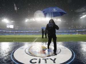 Cuaca Buruk, City vs Gladbach Ditunda